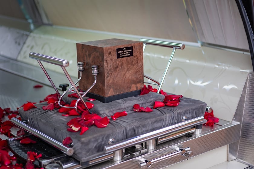 Masza żałobna i pogrzeb kierowcy rajdowego Artura Sękowskiego