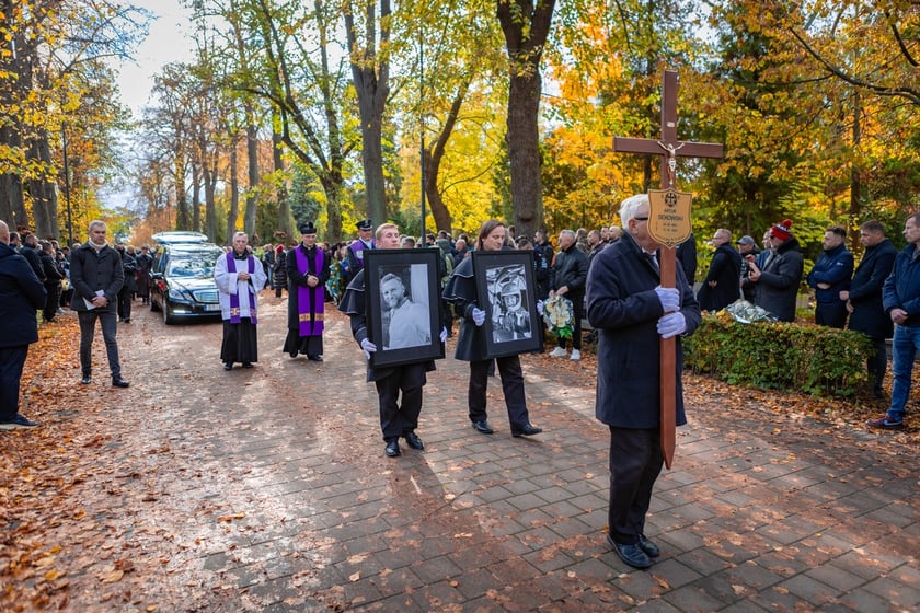 Masza żałobna i pogrzeb kierowcy rajdowego Artura Sękowskiego