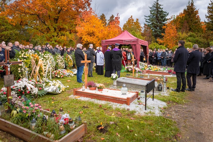 Masza żałobna i pogrzeb kierowcy rajdowego Artura Sękowskiego