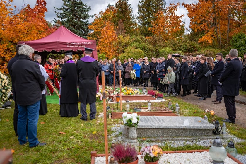 Masza żałobna i pogrzeb kierowcy rajdowego Artura Sękowskiego