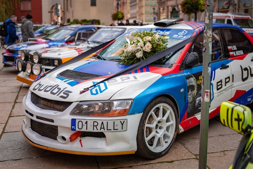 Masza żałobna i pogrzeb kierowcy rajdowego Artura Sękowskiego