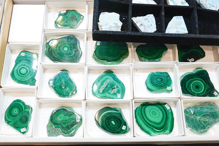 Powiększ obraz: Wystawa agatów na Jesiennych Targach Minerałów, Biżuterii i Wyrobów Jubilerskich w hali Orbita