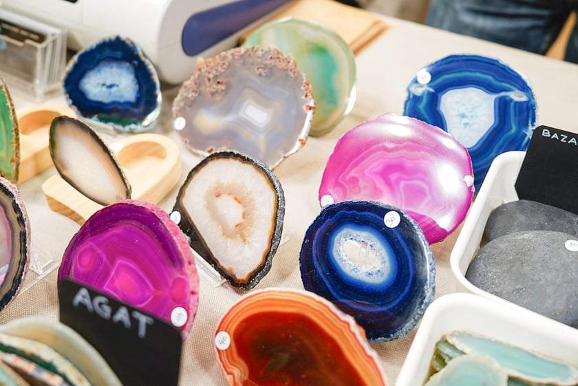 Powiększ obraz: Wystawa agatów na Jesiennych Targach Minerałów, Biżuterii i Wyrobów Jubilerskich w hali Orbita