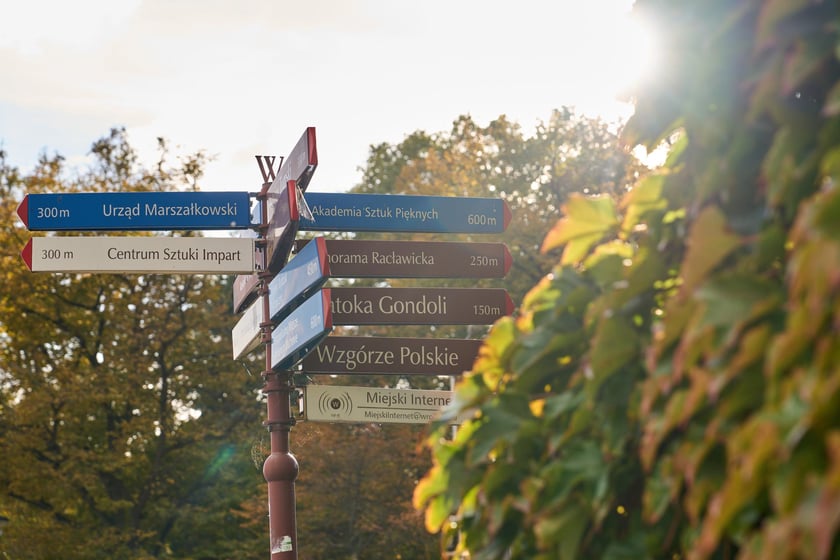 Budynek Muzeum Narodowego we Wrocławiu jesienią - październik 2025