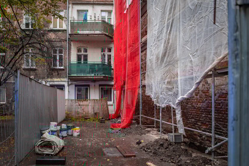 Powiększ obraz: Niewybuch znaleziony przy okazji remontu budynku przy ul. Grunwaldzkiej 12a.