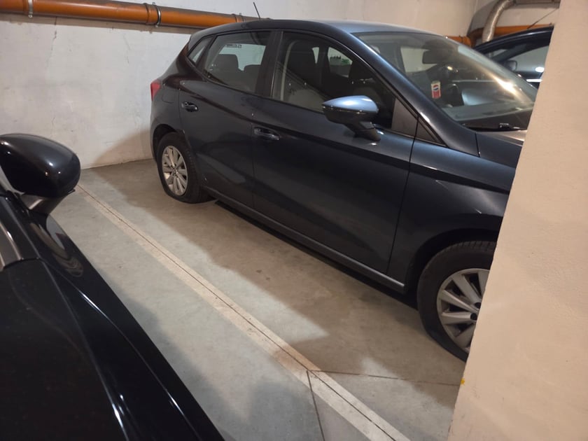 Uszkodzone auta na osiedlu Krzyki-Partynice