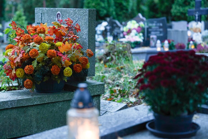 Przygotowania do Wszystkich Świętych na cmentarzu Grabiszyńskim - 26.10.2025