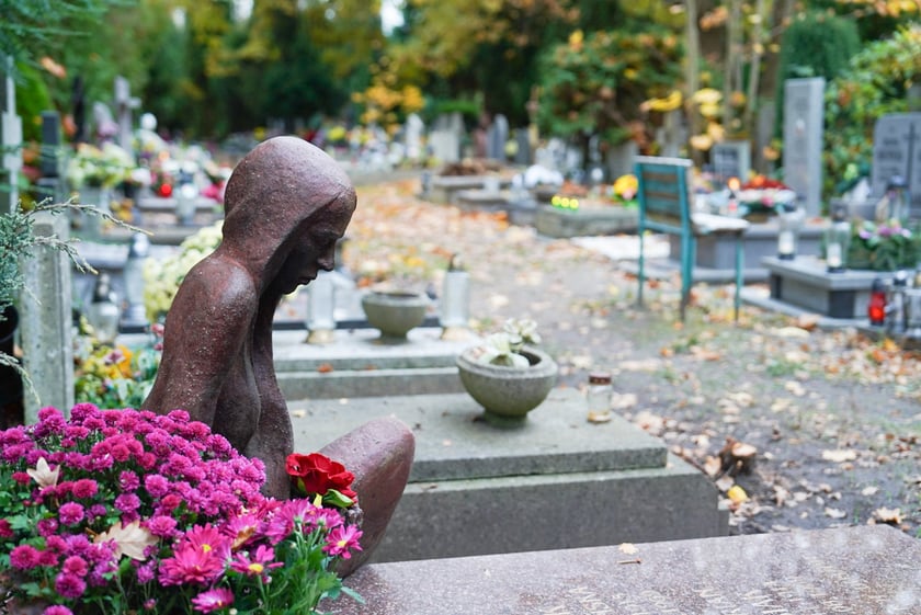 Przygotowania do Wszystkich Świętych na cmentarzu Grabiszyńskim - 26.10.2025