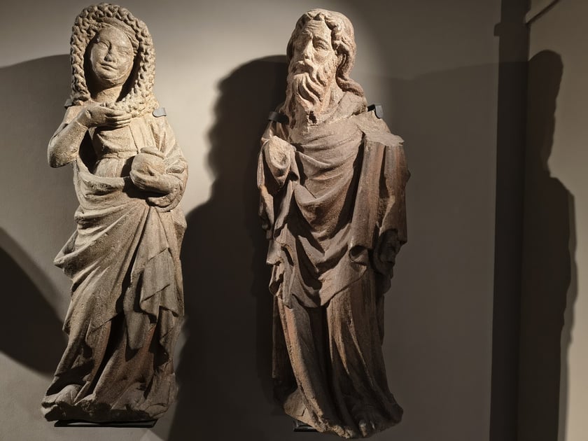 św. Maria Magdalena i św. Jan Chrzciciel | z portalu zachodniego kościoła pw. św. Marii Magdaleny we Wrocławiu | ok. 1360 | piaskowiec | ze zbior&oacute;w Muzeum Narodowego we Wrocławiu