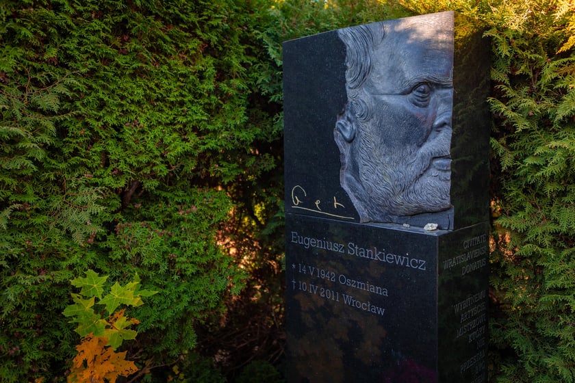 Cmentarz Osobowicki o poranku 1 listopada 2025