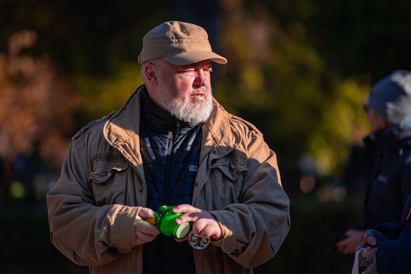 Cmentarz Osobowicki o poranku 1 listopada 2025