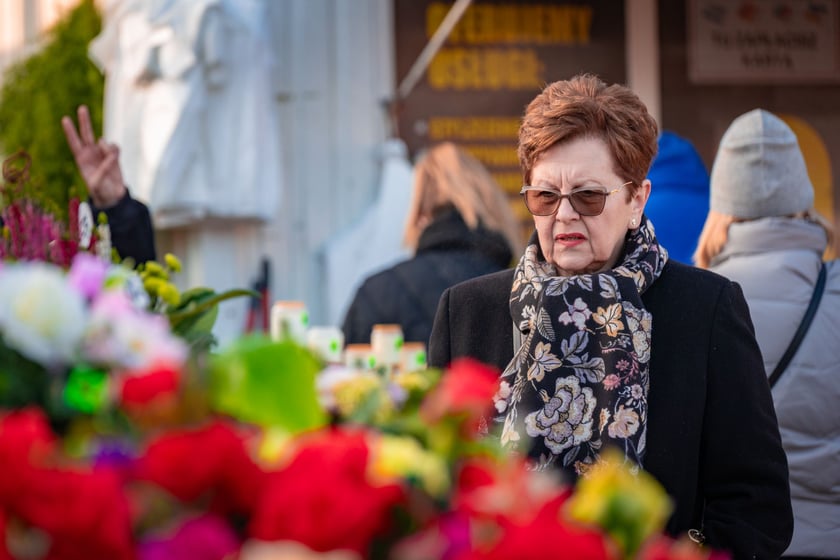 Cmentarz Osobowicki o poranku 1 listopada 2025