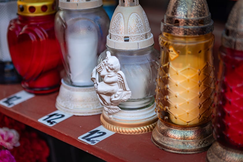 Cmentarz Osobowicki o poranku 1 listopada 2025