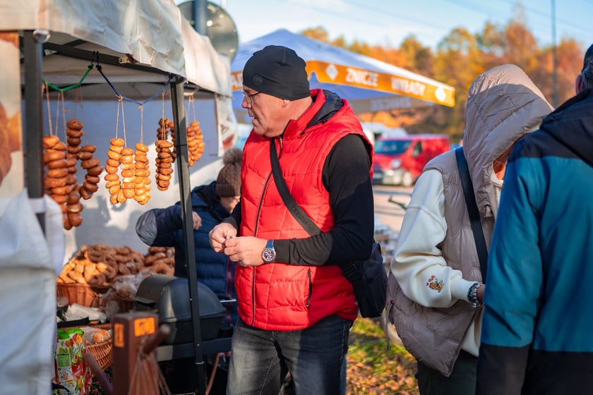 Cmentarz Osobowicki o poranku 1 listopada 2025