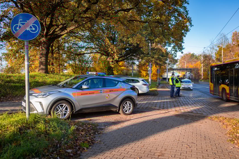 Cmentarz Osobowicki o poranku 1 listopada 2025