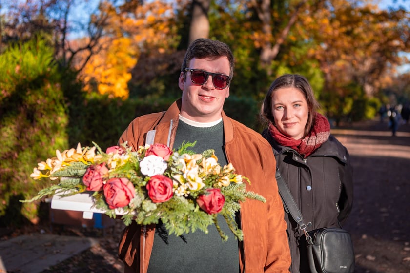 Cmentarz Osobowicki o poranku 1 listopada 2025