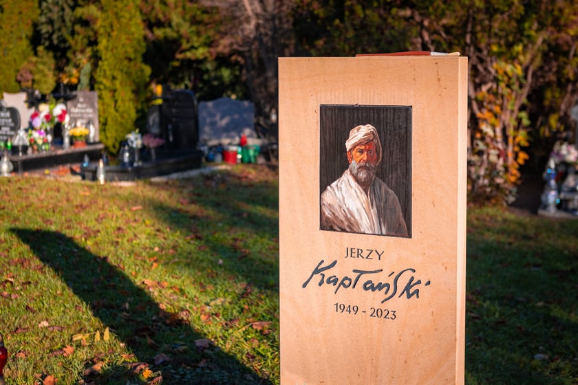 Cmentarz Osobowicki o poranku 1 listopada 2025