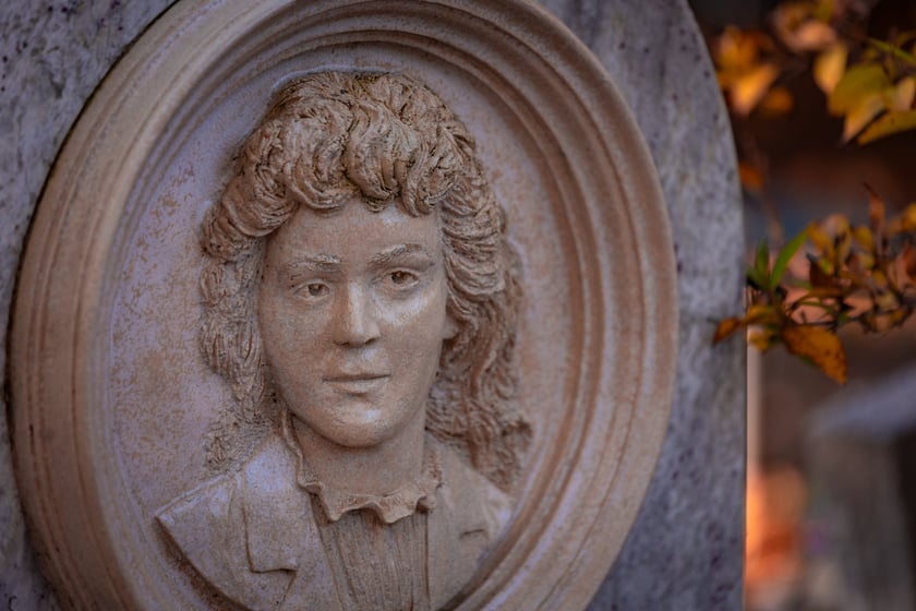 Cmentarz Osobowicki o poranku 1 listopada 2025