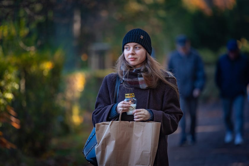 Cmentarz Osobowicki o poranku 1 listopada 2025