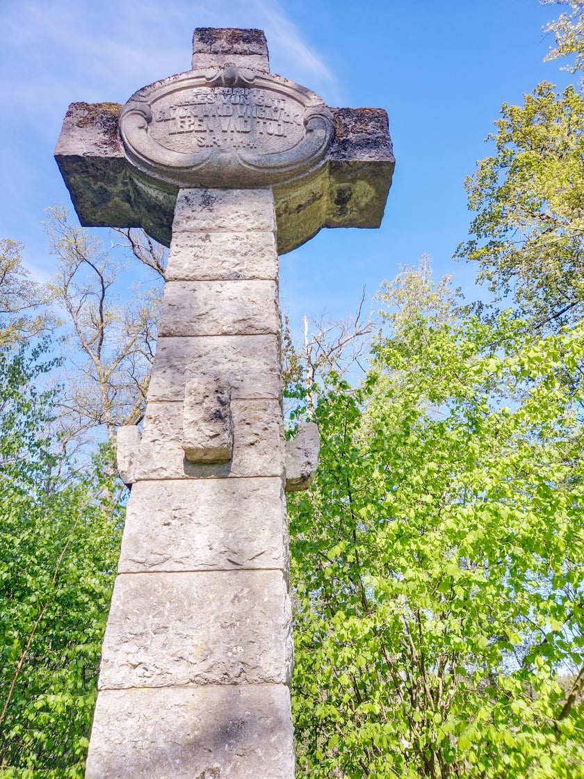 Gr&oacute;b Kisslinga w Bagnie