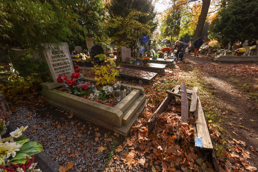 Popołudnie Wszystkich Świętych 2025 na cmentarzu Grabiszyńskim