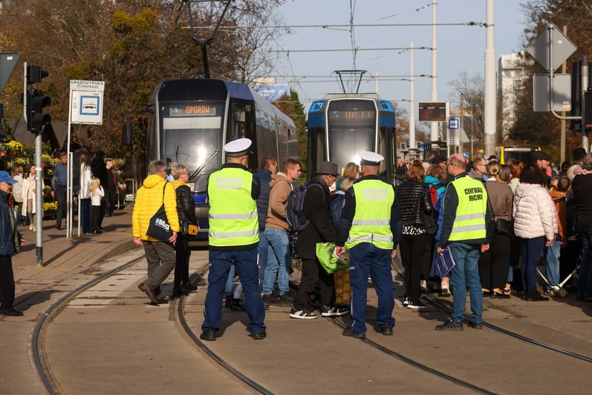 Popołudnie Wszystkich Świętych 2025 na cmentarzu Grabiszyńskim