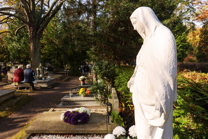 Popołudnie Wszystkich Świętych 2025 na cmentarzu Grabiszyńskim