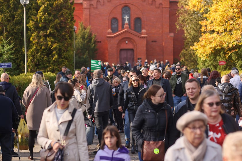 Popołudnie Wszystkich Świętych 2025 na cmentarzu Grabiszyńskim