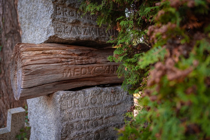 Popołudnie 1 listopada 2025 na cmentarzu Grabiszyńskim