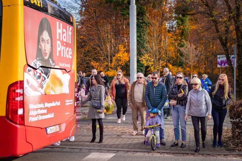 Popołudnie 1 listopada 2025 na cmentarzu Grabiszyńskim