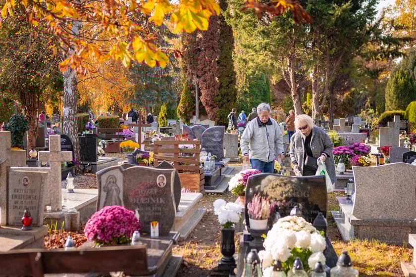 Popołudnie 1 listopada 2025 na cmentarzu Grabiszyńskim