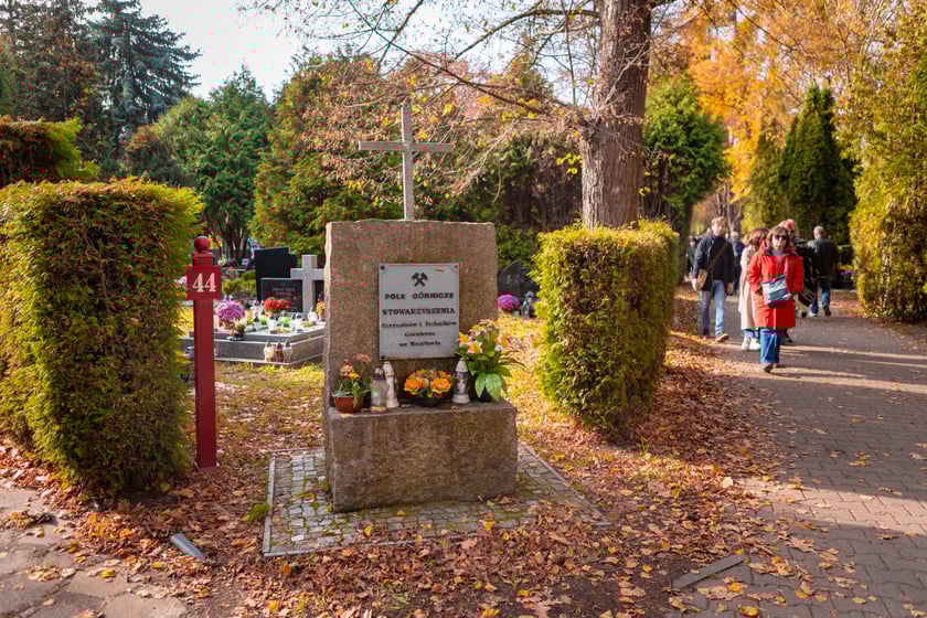 Popołudnie 1 listopada 2025 na cmentarzu Grabiszyńskim