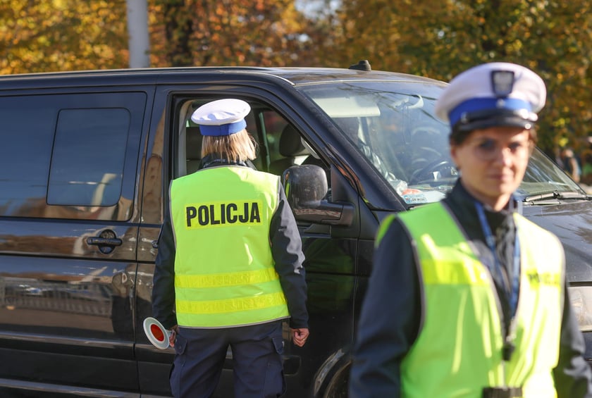 Poranek na cmentarzu Osobowickim, 1 listopada 2025