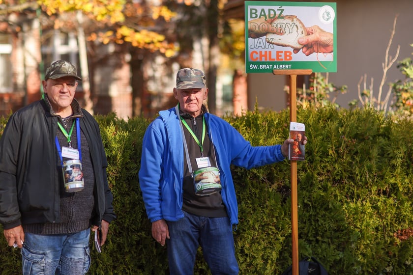 Poranek na cmentarzu Osobowickim, 1 listopada 2025