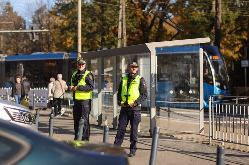 Poranek na cmentarzu Osobowickim, 1 listopada 2025