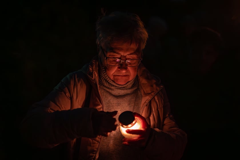 Cmentarz Grabiszyński nocą - Wszystkich Świętych 2025