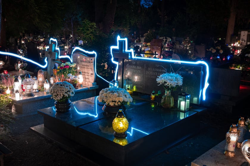 Cmentarz Grabiszyński nocą - Wszystkich Świętych 2025
