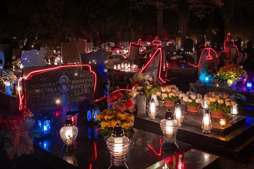 Cmentarz Grabiszyński nocą - Wszystkich Świętych 2025