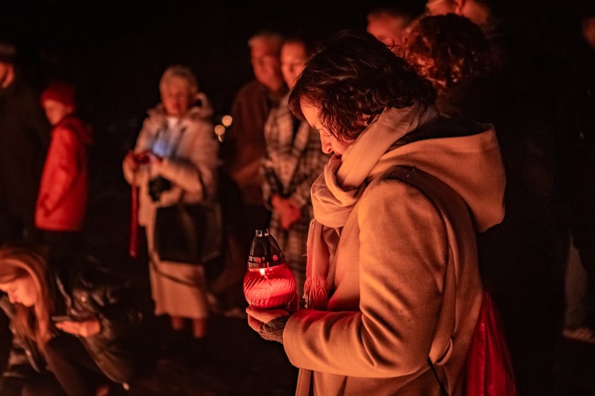 Cmentarz Grabiszyński nocą - Wszystkich Świętych 2025