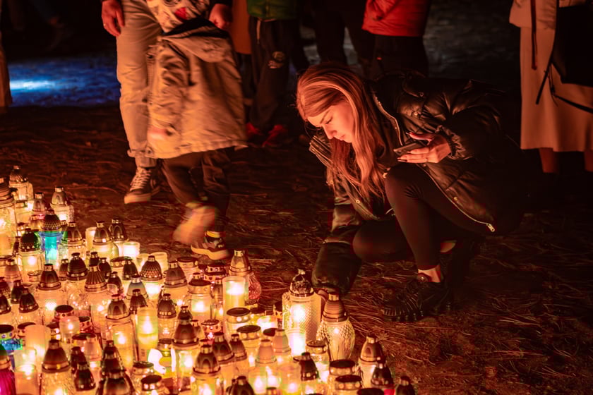 Cmentarz Grabiszyński nocą - Wszystkich Świętych 2025