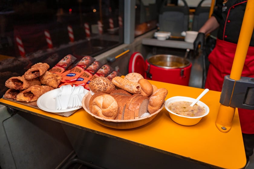 Streetbus znów w trasie. Mobilna pomoc dla osób w kryzysie bezdomności - 3.11.2025