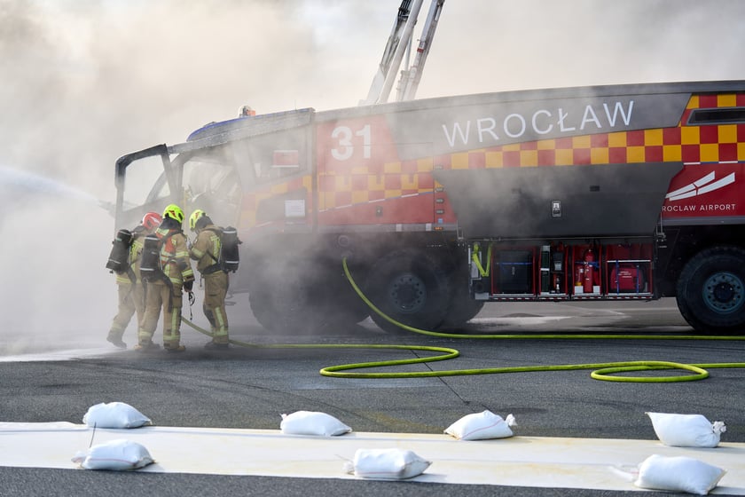 Ćwiczenia służb na lotnisku we Wrocławiu, 5 listopada 2025