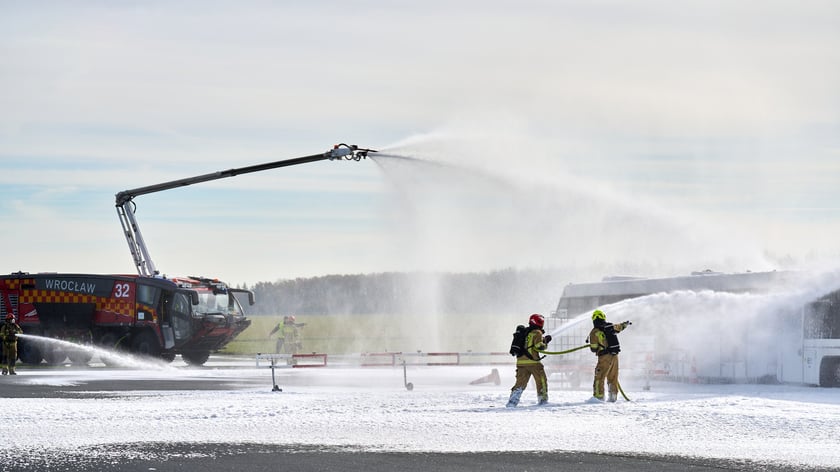 Ćwiczenia służb na lotnisku we Wrocławiu, 5 listopada 2025