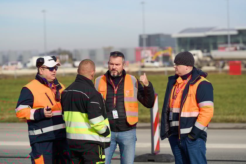 Ćwiczenia służb na lotnisku we Wrocławiu, 5 listopada 2025