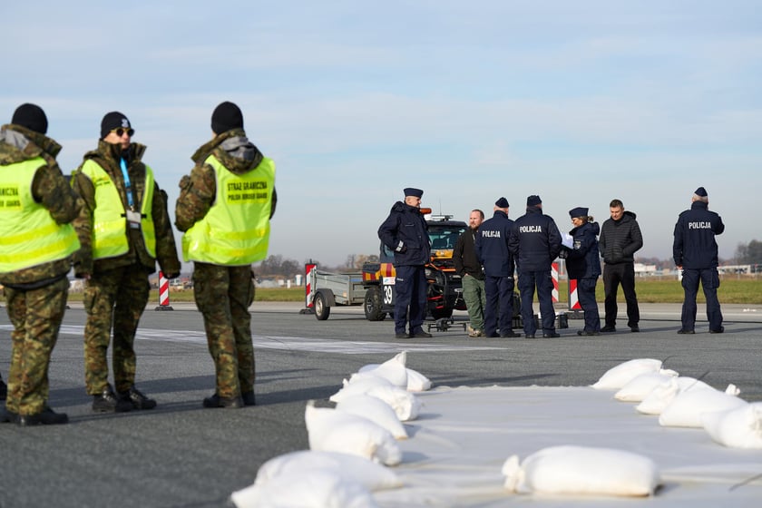 Ćwiczenia służb na lotnisku we Wrocławiu, 5 listopada 2025