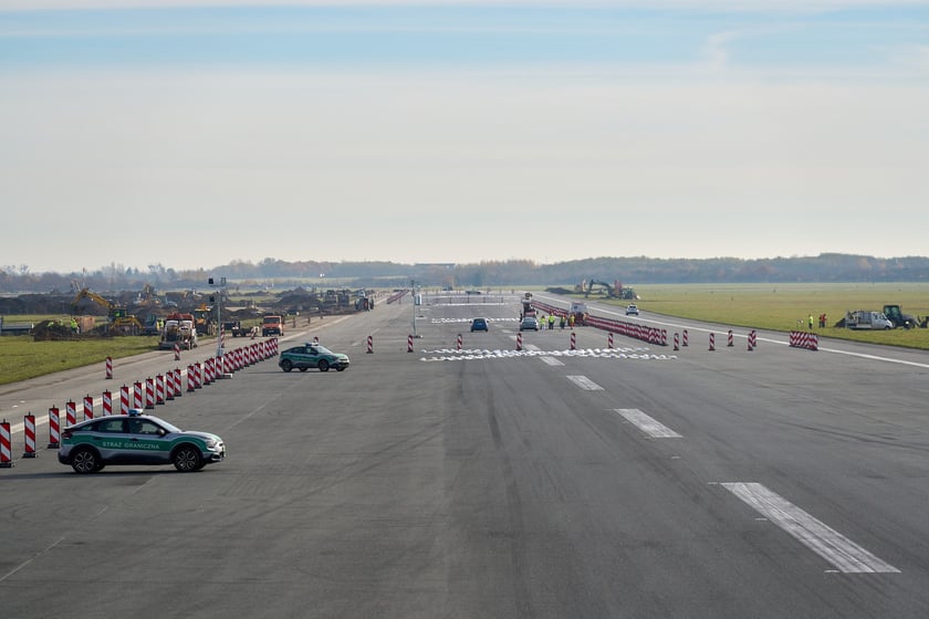 Ćwiczenia służb na lotnisku we Wrocławiu, 5 listopada 2025