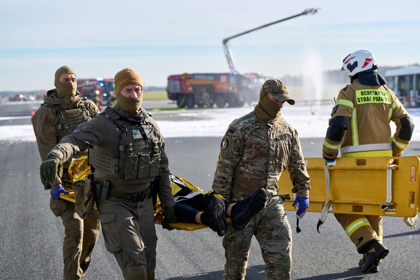 Ćwiczenia służb na lotnisku we Wrocławiu, 5 listopada 2025