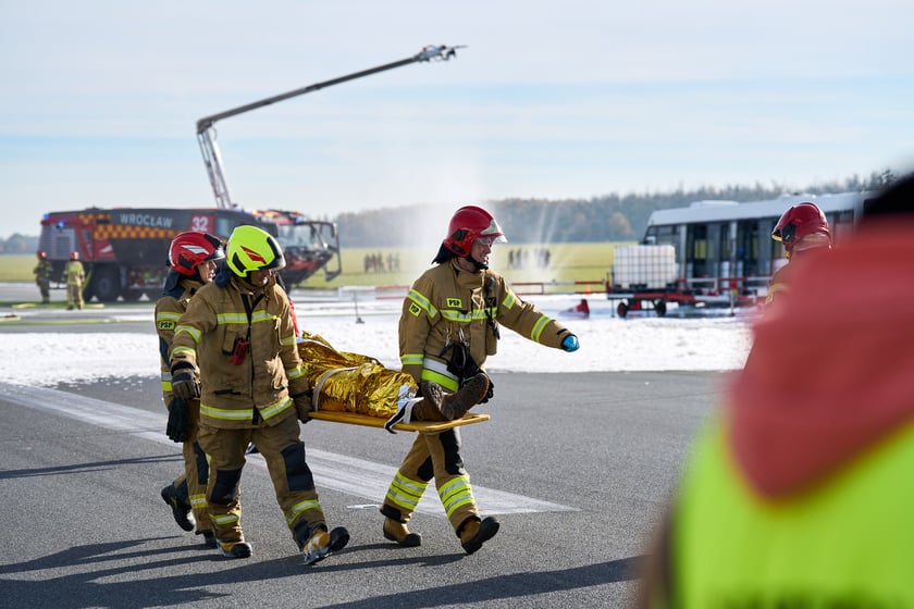 Ćwiczenia służb na lotnisku we Wrocławiu, 5 listopada 2025
