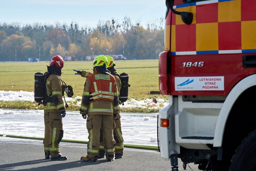 Ćwiczenia służb na lotnisku we Wrocławiu, 5 listopada 2025