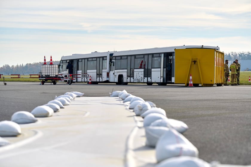 Ćwiczenia służb na lotnisku we Wrocławiu, 5 listopada 2025